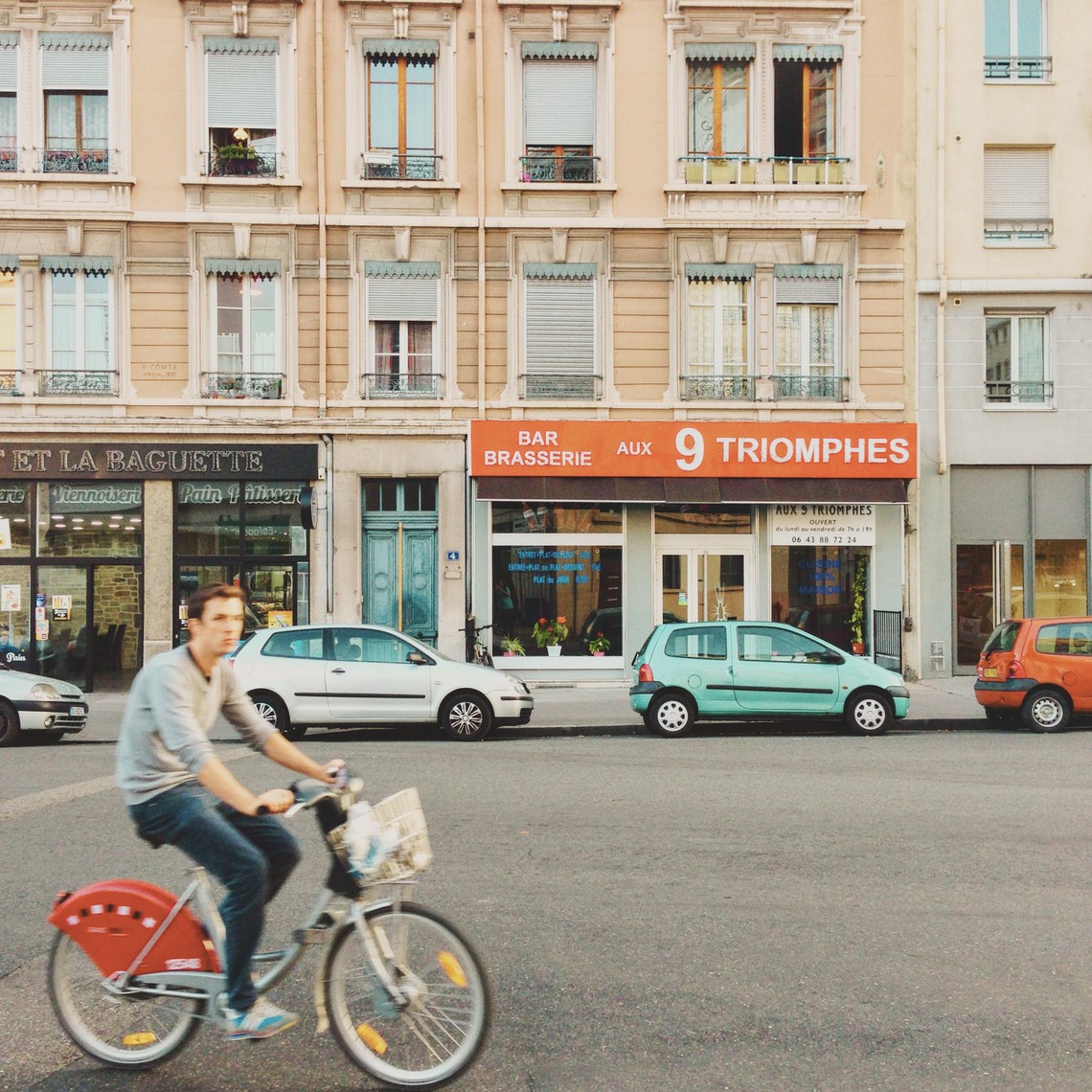 Aux neuf triomphes (Lyon)